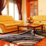 Apartment Sweet City *