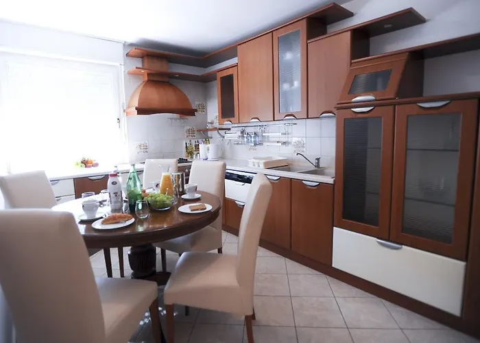 Ideal Location 扎达尔